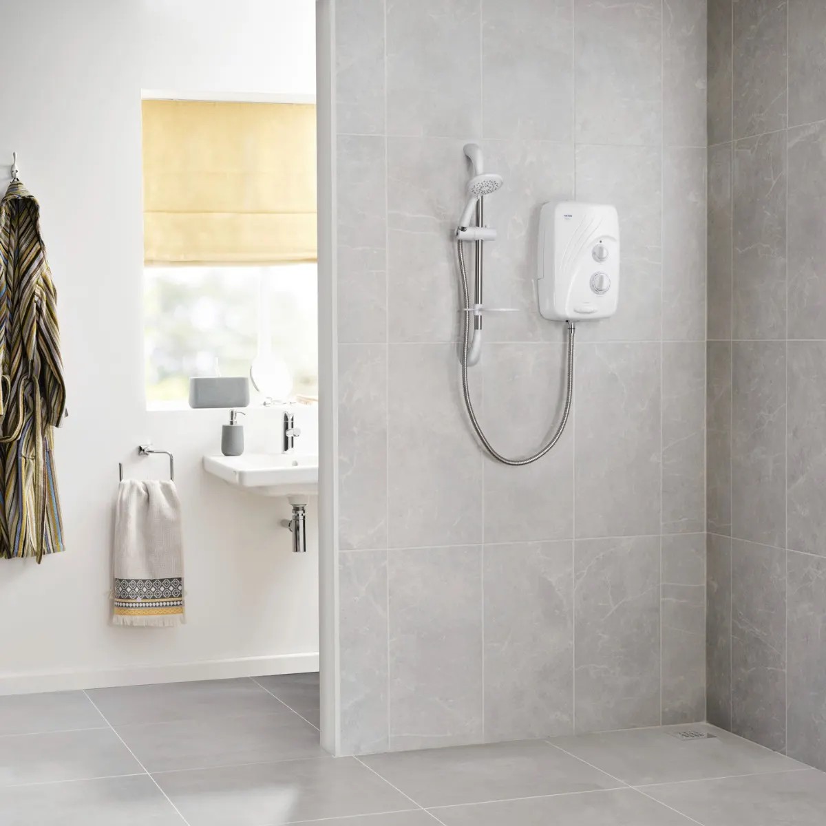 Ducha eléctrica con bomba Triton T80SR 8,5 kW blanco/cromado