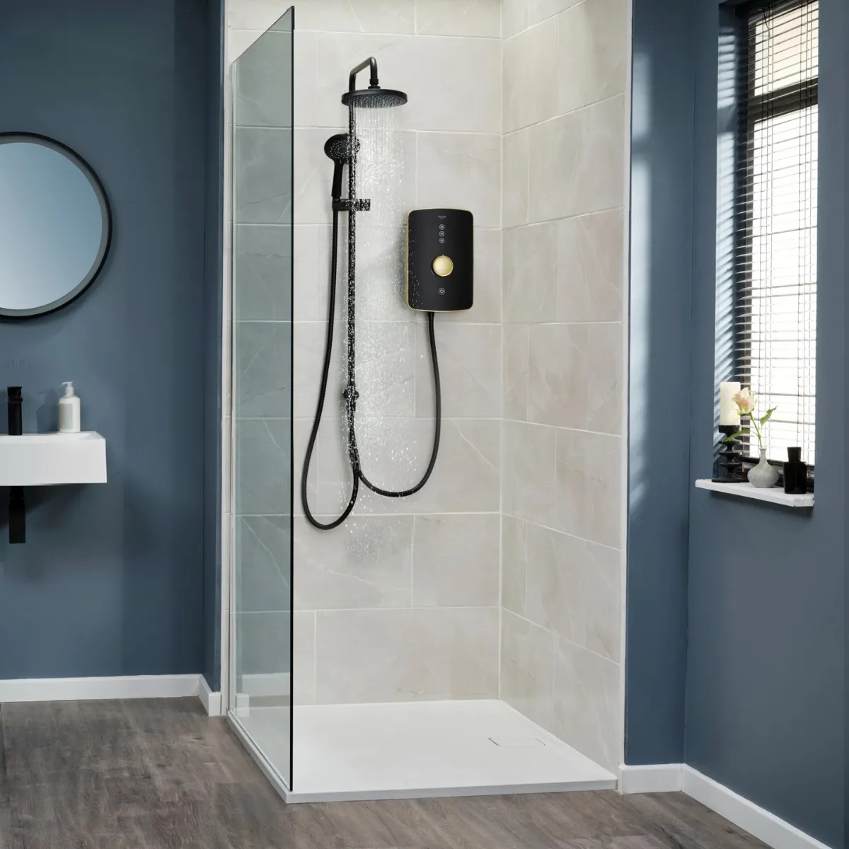 Ducha eléctrica de doble salida Triton Amala DuElec 9,5 kW negro/latón cepillado