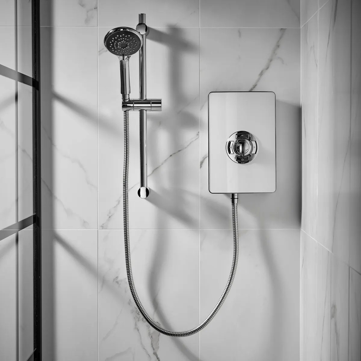 Ducha eléctrica Triton Aspirante 8,5 kW blanco brillo