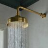 Rociador de ducha VADO Booth & Co. Axbridge clásico 200 mm con brazo mural latón cepillado